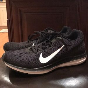 Nike Zoom Winflo 5 running sneaker